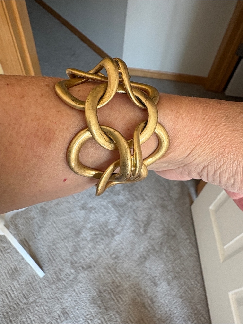 Vintage Stella & Dot Matte Gold Interlocking Circle Necklace and bracelet 🙌 - Picture 13 of 14